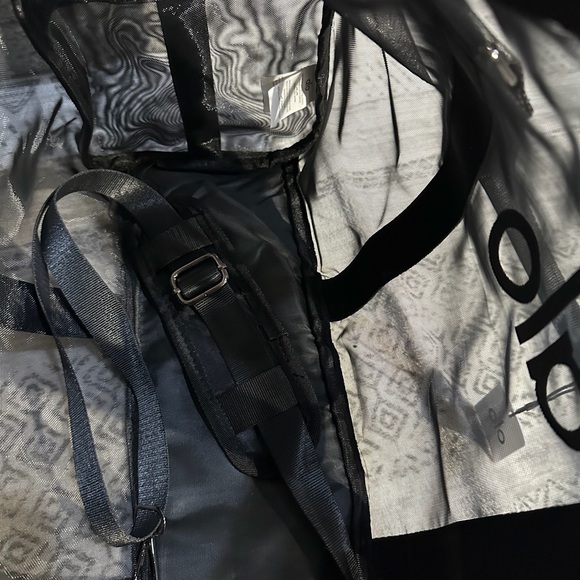ALO Yoga Black Duffel Bag - Picture 4 of 5